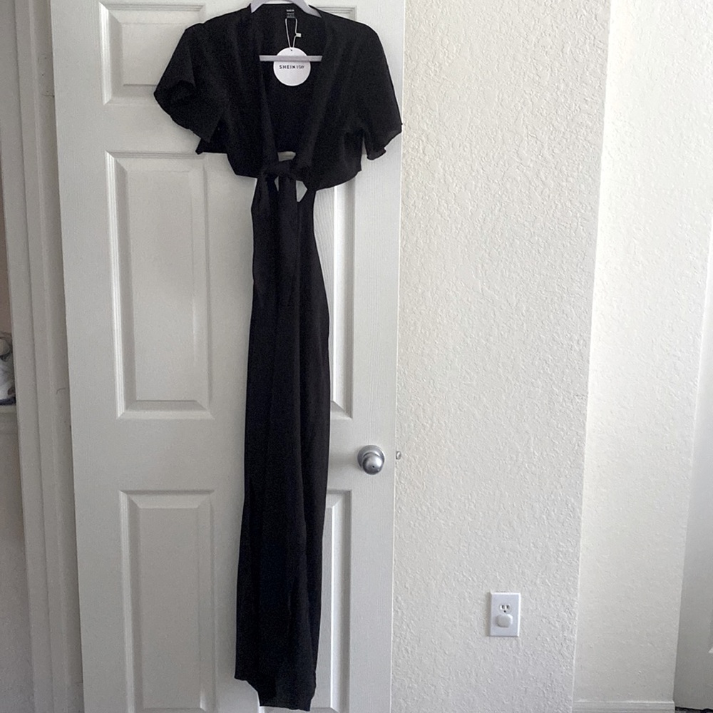 Black maxi dress. Size small. Shein. Never worn.